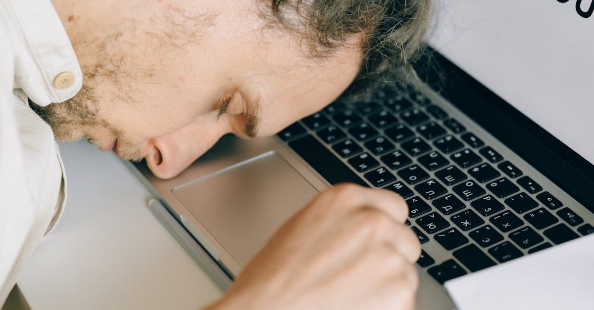découvrez le concept d'overload, une notion clé dans divers domaines tels que la gestion du temps, la santé mentale et la productivité. apprenez à reconnaßtre les signes d'une surcharge et des stratégies efficaces pour mieux équilibrer votre vie quotidienne.