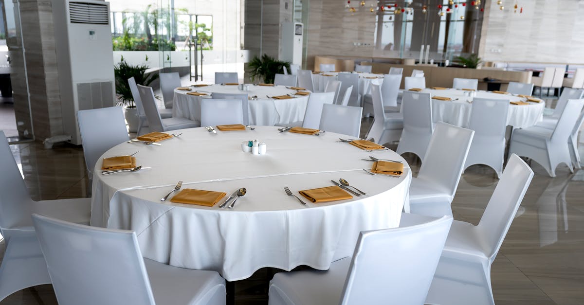 Comment détacher une nappe blanche efficacement ?